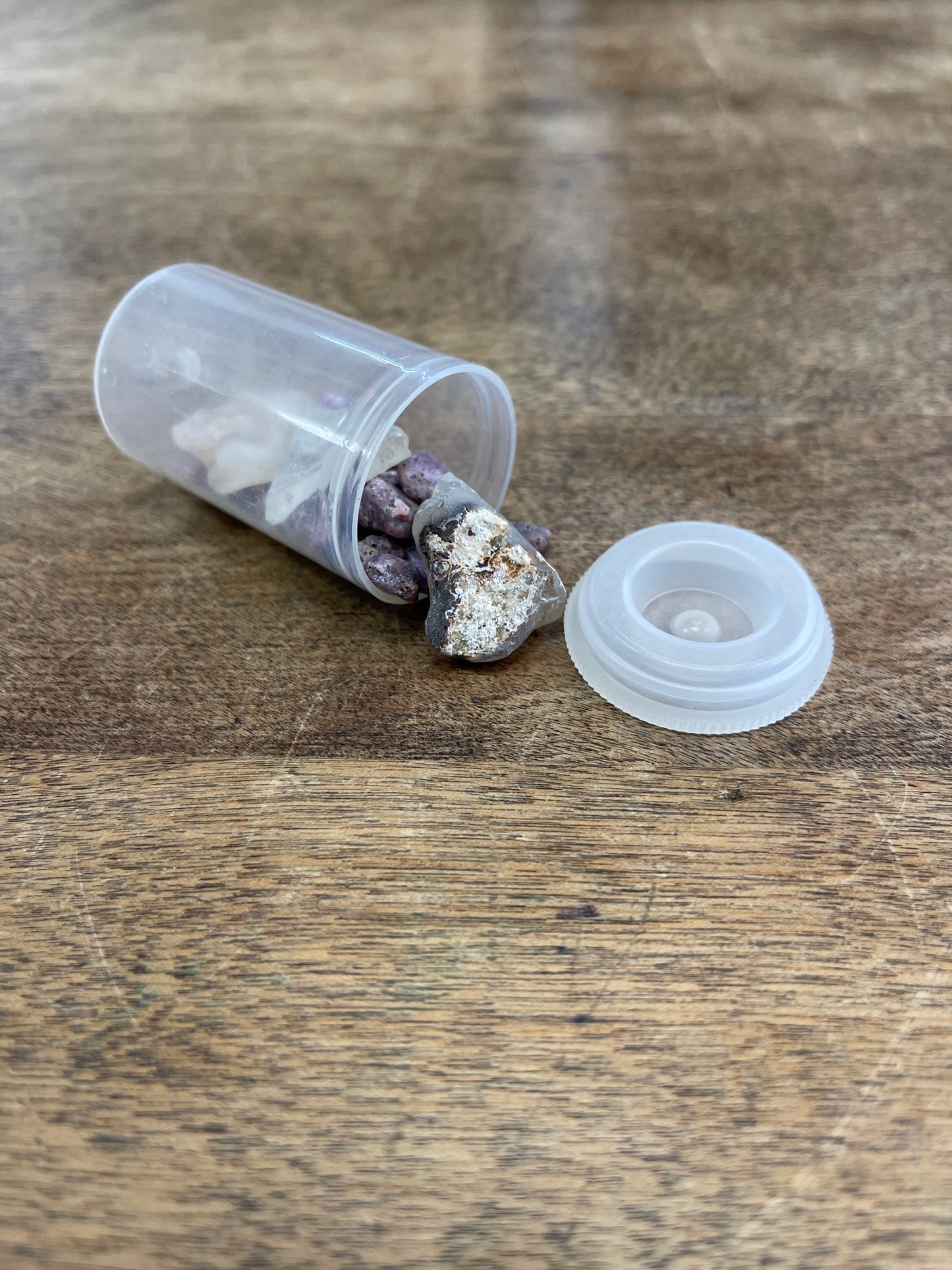 UV Responsive Container