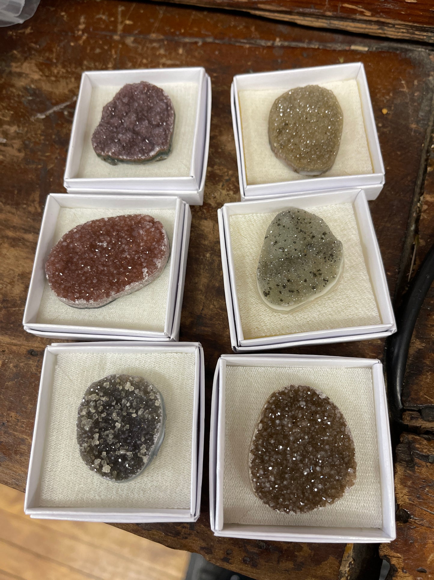Quartz clusters mounted in box