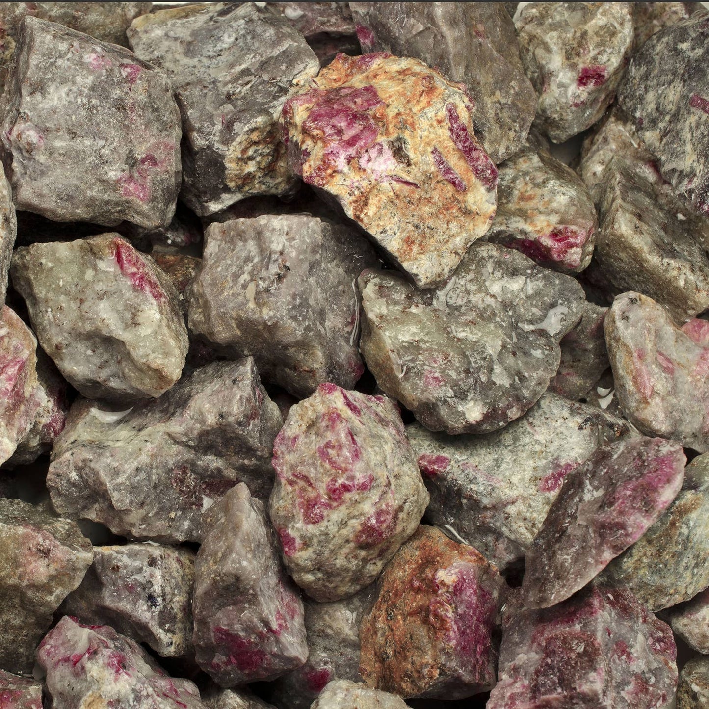 Rough Ruby in feldsbar - India - Raw Natural Stones