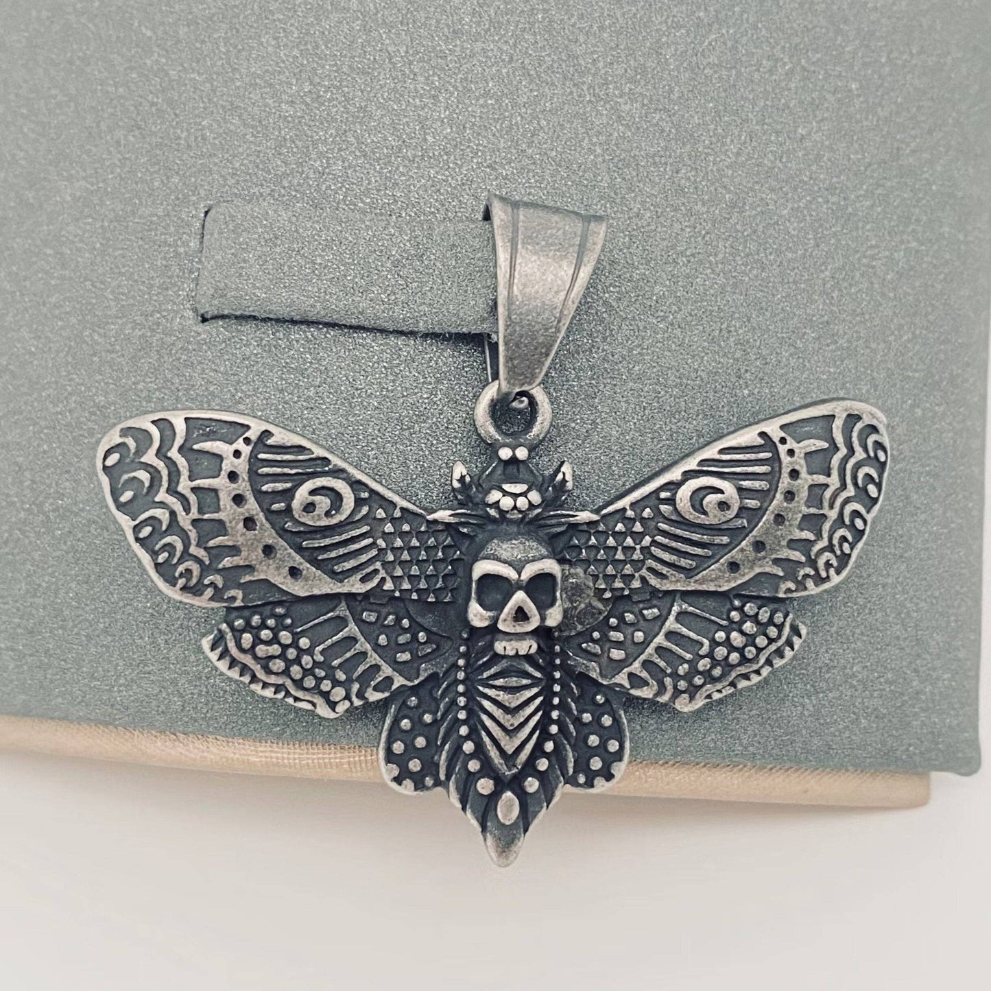 Retro Skull Bee Stainless Steel Pendant - Death Moth