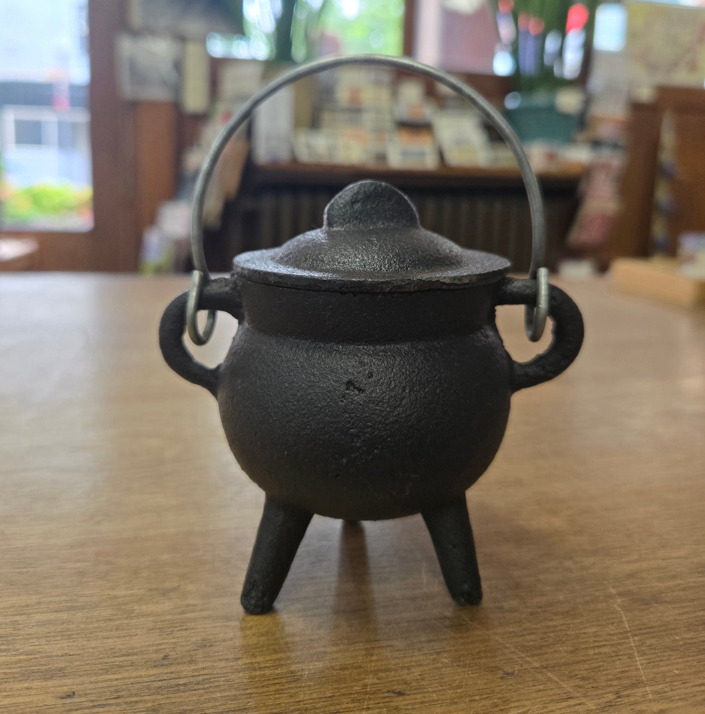 Plain Cast Iron Cauldron w/ Lid 3.5"