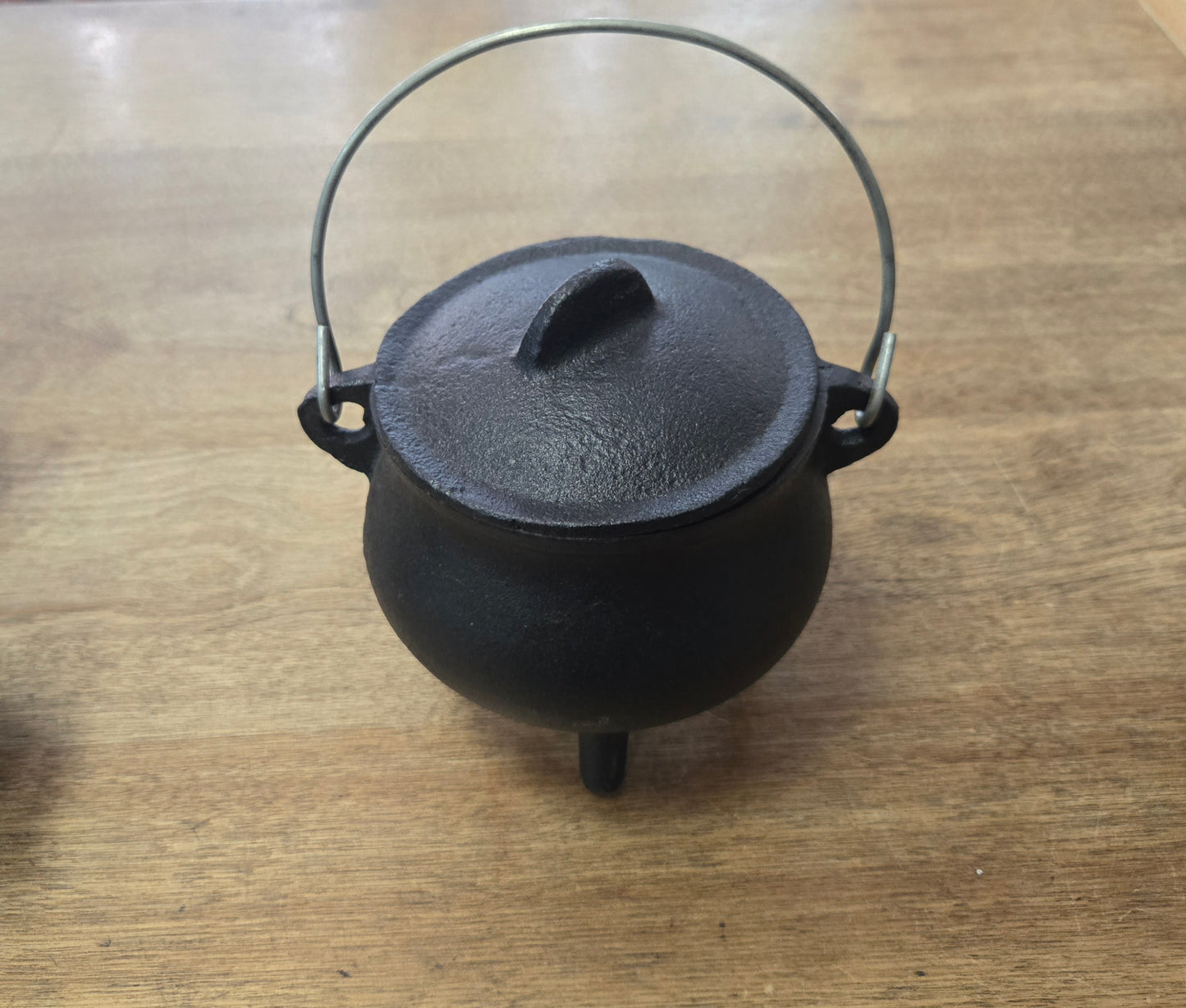 Plain Cast Iron Cauldron w/ Lid 6"