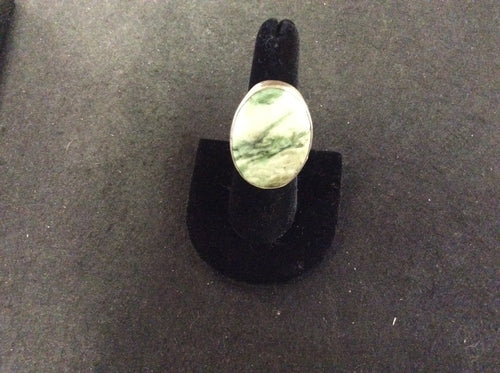 .925 Silver Jade Ring size 7 (g)